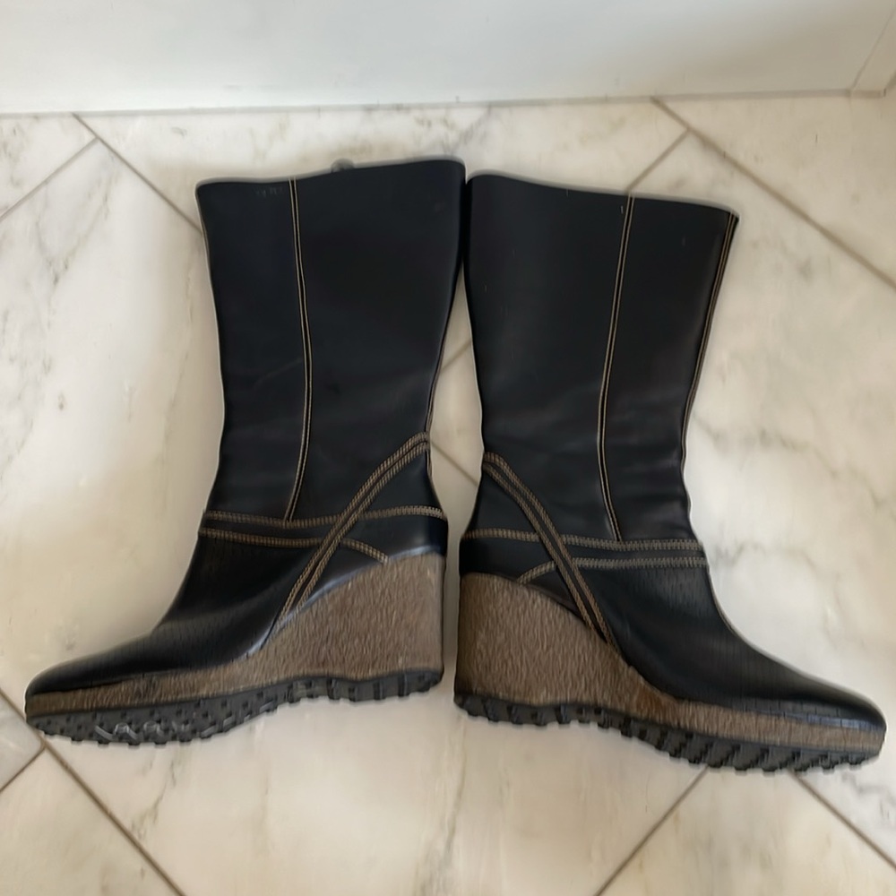 Timberland, women’s 9, black leather contrast stitch wedge zipper knee boot NWOT - Picture 2 of 13